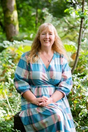 Jennifer Saint